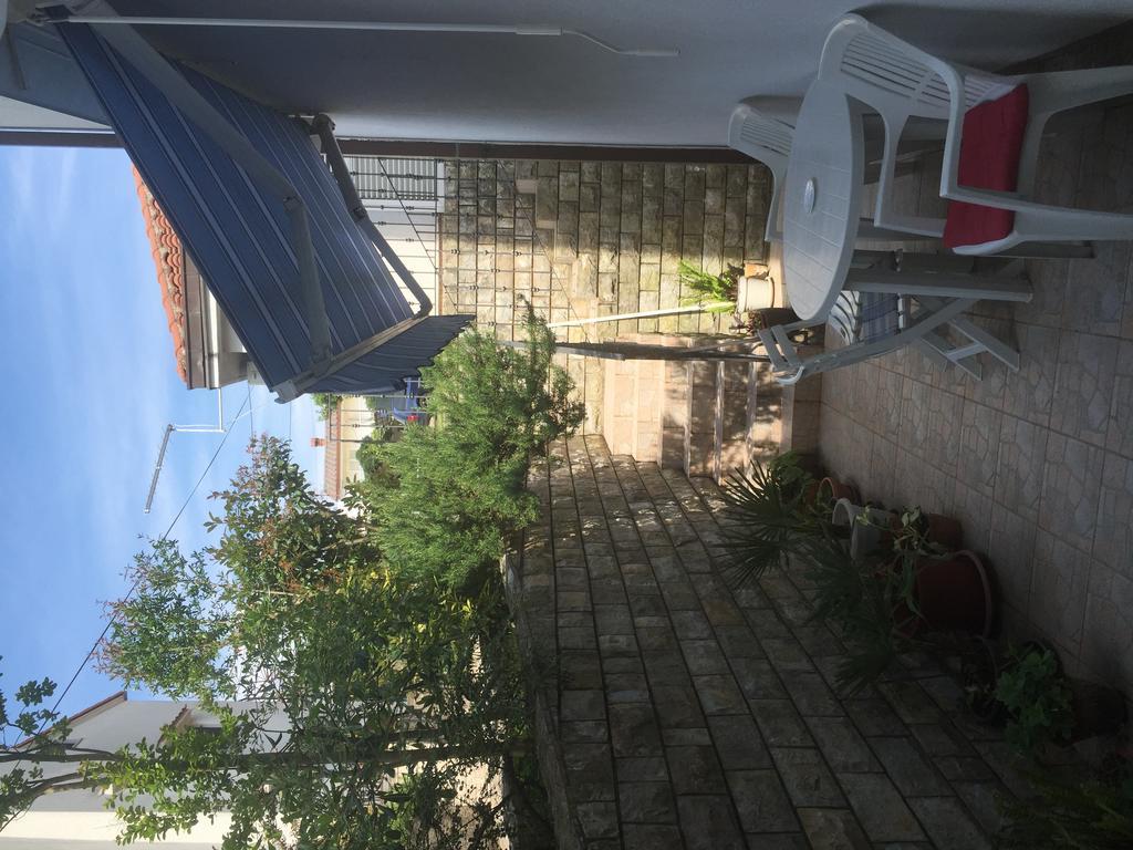 Apartments Antonia Malinska Exterior photo